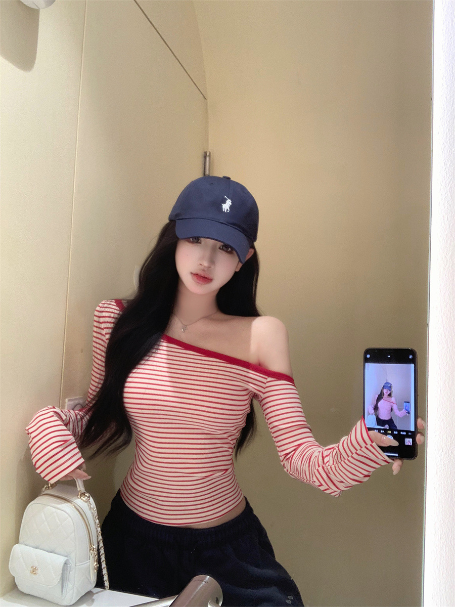 비스듬한 칼라 오프숄더 스트라이프 긴팔 티셔츠 여성 2026 가을 핫걸 몸매 가꾸기 슬림해 보이는 고유 한 아름다운 쇼트 스타일 작은 맨위 상세 이미지 24