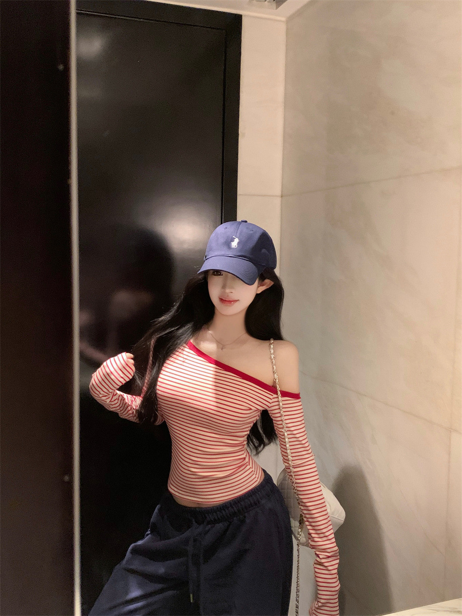 비스듬한 칼라 오프숄더 스트라이프 긴팔 티셔츠 여성 2026 가을 핫걸 몸매 가꾸기 슬림해 보이는 고유 한 아름다운 쇼트 스타일 작은 맨위 상세 이미지 31