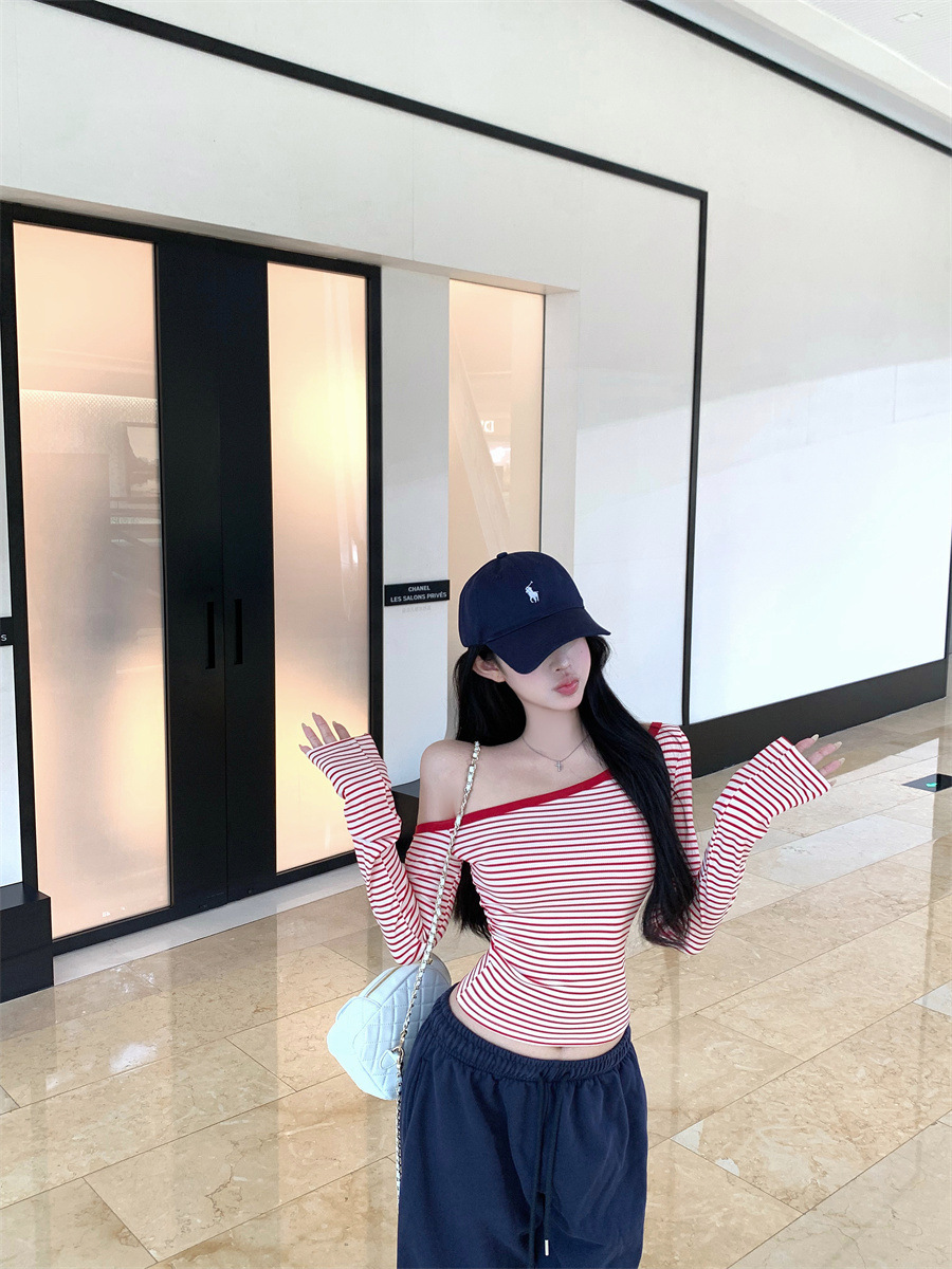 비스듬한 칼라 오프숄더 스트라이프 긴팔 티셔츠 여성 2026 가을 핫걸 몸매 가꾸기 슬림해 보이는 고유 한 아름다운 쇼트 스타일 작은 맨위 상세 이미지 32